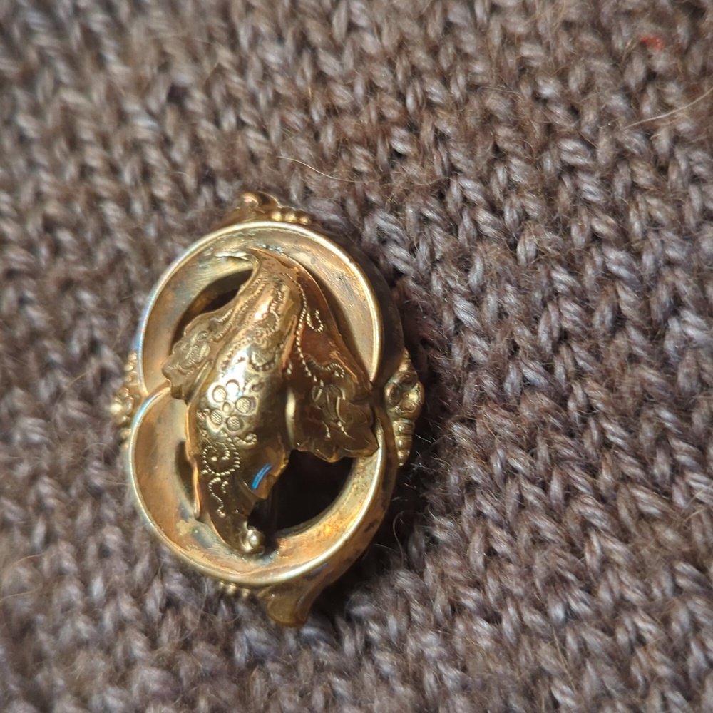 Vintage Goldtone Brooch 1.5" unique design antique look